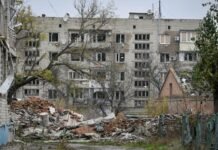 Оккупанты ударили по жилому сектору в Орехове, ранен человек