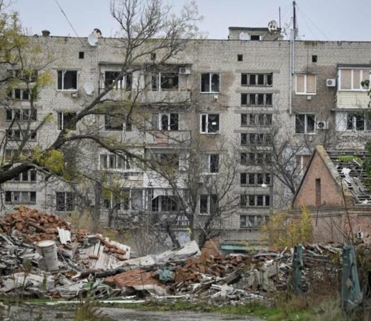 Оккупанты ударили по жилому сектору в Орехове, ранен человек