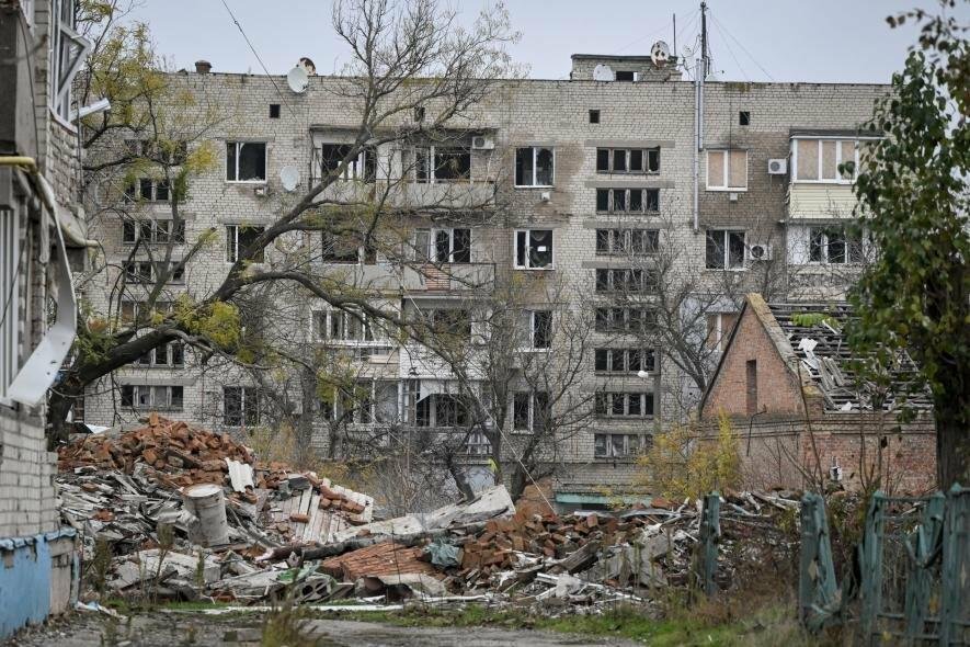 Оккупанты ударили по жилому сектору в Орехове, ранен человек