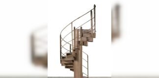 Может стоит тысячи евро: в Париже продадут кусок Эйфелевой башни