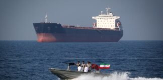 Блокада Ормузского пролива: Иран берет по два миллиона долларов с корабля за проход