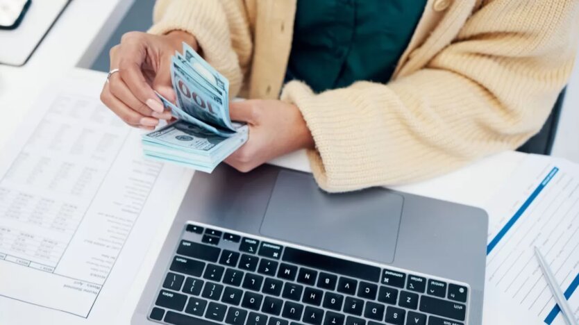 «Цепная реакция» финмониторинга: как чужие проблемы с банком могут заморозить ваш счет