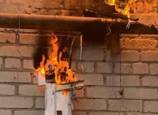 Из-за российских обстрелов в Запорожском районе загорелась газовая труба