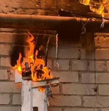 Из-за российских обстрелов в Запорожском районе загорелась газовая труба