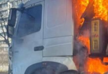 Россияне атаковали Запорожье: после удара загорелся грузовик