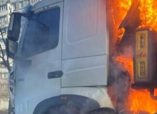 Россияне атаковали Запорожье: после удара загорелся грузовик