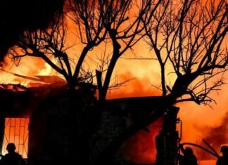 Три человека травмированы в результате ночной атаки РФ на Запорожье: фоторепортаж с места удара