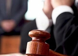 Двое патрульных в Запорожье признали виновными в превышении полномочий