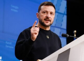 «Просто эсэмэски»: Зеленский резко прошелся по переговорщикам РФ