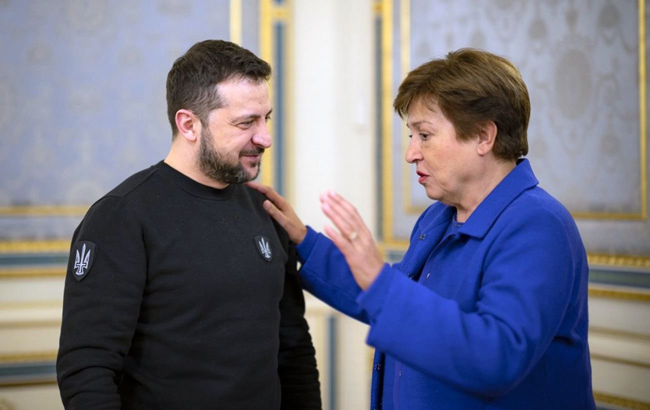 МВФ обошел Орбана? У Украины достаточно денег, чтобы продержаться до мая, — Politico