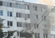 Повреждены квартиры на нескольких этажах: российский БпЛА попал в дом в Одессе (фото)