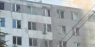 Повреждены квартиры на нескольких этажах: российский БпЛА попал в дом в Одессе (фото)