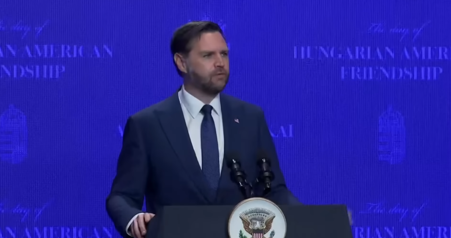 «Это абсурдно. Это неприемлемо»: Вэнс раскритиковал слова Зеленского об Орбане