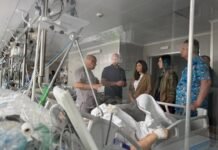 Стрельба в Киеве: 12-летний мальчик и его мать впервые увиделись в больнице после теракта