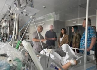 Стрельба в Киеве: 12-летний мальчик и его мать впервые увиделись в больнице после теракта
