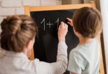 «Сложнее, чем выглядит»: как простая задача по математике полностью запутала сеть (фото)