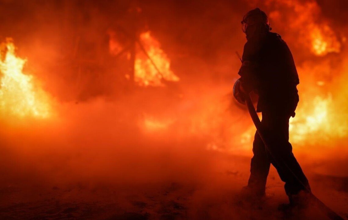 Пожары и разрушения в Днепре, попадание в Харькове и удар по Белой Церкви: первые последствия массированной атаки РФ