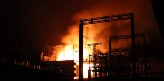 «Добивают»: Силы обороны дронами ударили по нефтебазе в Феодосии, — соцсети (видео)