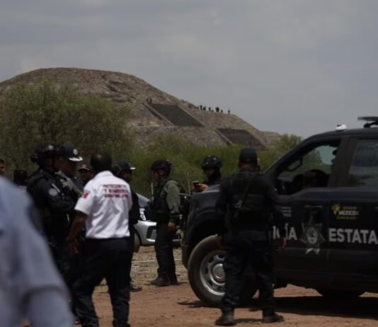 13 раненых, один убитый: мужчина расстрелял туристов с вершины пирамиды Луны в Мексике (видео)