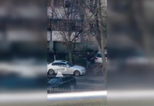 В Киеве мужчина открыл огонь по полицейским и взял заложников, есть погибшие (видео)