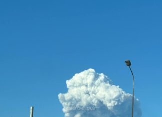 В атакованной дронами Перми прогремел новый взрыв: пожар усилился, небо в дыму (видео, фото)