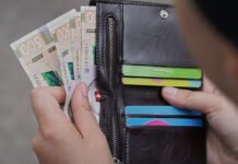 Базовая помощь в Украине: как подать заявку на выплаты 4 500 грн через «Дію»