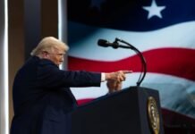 «Загружаем суда лучшим оружием»: Трамп ответил, что будет, если Иран не пойдет на сделку