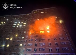 РФ массированно ударила по Одессе: повреждены жилые дома, есть пострадавшие (видео)