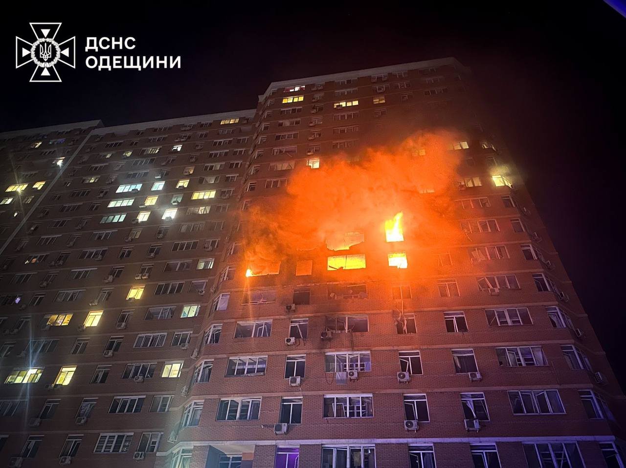 РФ массированно ударила по Одессе: повреждены жилые дома, есть пострадавшие (видео)