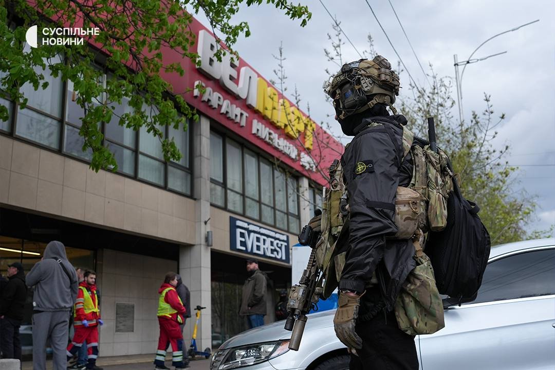 6 человек погибли, 14 — ранены: хронология теракта в Киеве, что известно о стрелке (видео)