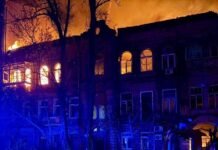 Россияне ударили ракетами по жилым кварталам Киева и Днепра: что известно (видео)