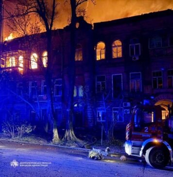 Россияне ударили ракетами по жилым кварталам Киева и Днепра: что известно (видео)