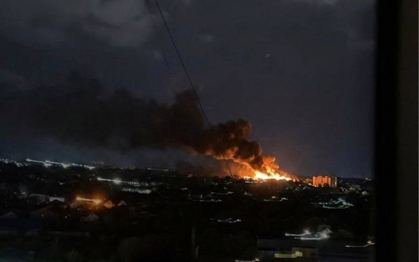 Оккупированный Луганск массированно атаковали дроны: в городе сильный пожар и перебои со светом (фото, видео)