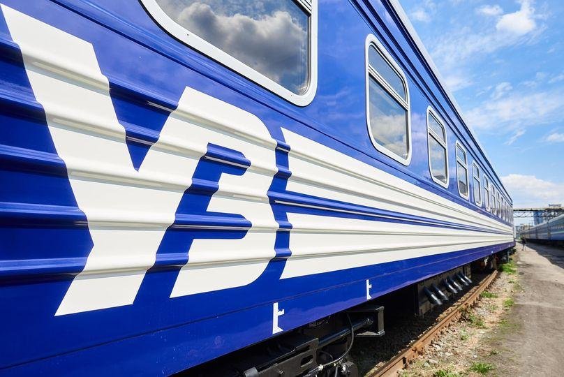 В Харьковской области грузовик врезался в пассажирский поезд, — «Укрзалізниця»