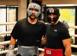 Люди возмущены: украинский боксер помогает чемпиону РФ в подготовке к титульному бою в Екатеринбурге (фото)