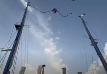 Капсула взлетела в воздух: в Испании во время фестиваля оборвался трос аттракциона с людьми, есть пострадавшие (видео)