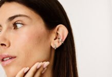 Замість браслета — сережки: представлено найменший фітнес-гаджет у світі для відстеження здоров’я