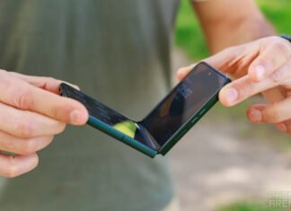 Новий Razr 70 Ultra розкрили повністю перед презентацією: нові фото