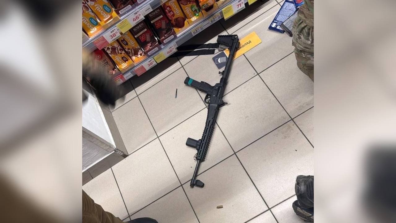 «Не Калашников и не оружие с войны»: Карась раскрыл, чем был вооружен стрелок в Киеве (видео)