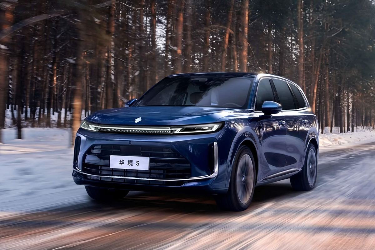 525 сил и богатое оснащение: дебютировал недорогой кроссовер от General Motors и Huawei (фото)