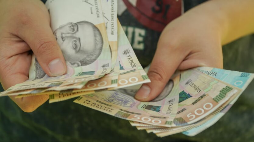 Пенсии по-новому и базовая помощь в 4500 гривен: какие изменения готовят украинцам