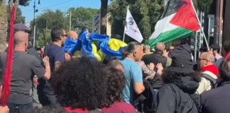 Скандал в Риме: во время манифестации неизвестные напали на людей с украинскими флагами (видео)
