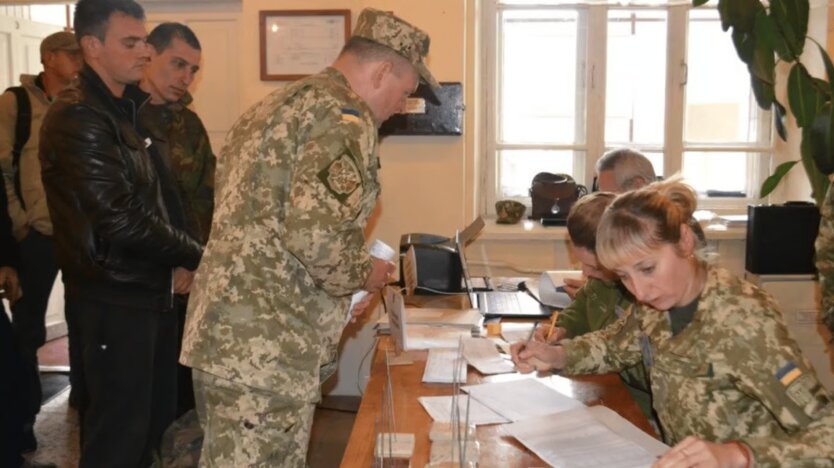 Призыв непригодных, болезни, низкие зарплаты: омбудсмен раскрыла масштабы проблем в украинской армии