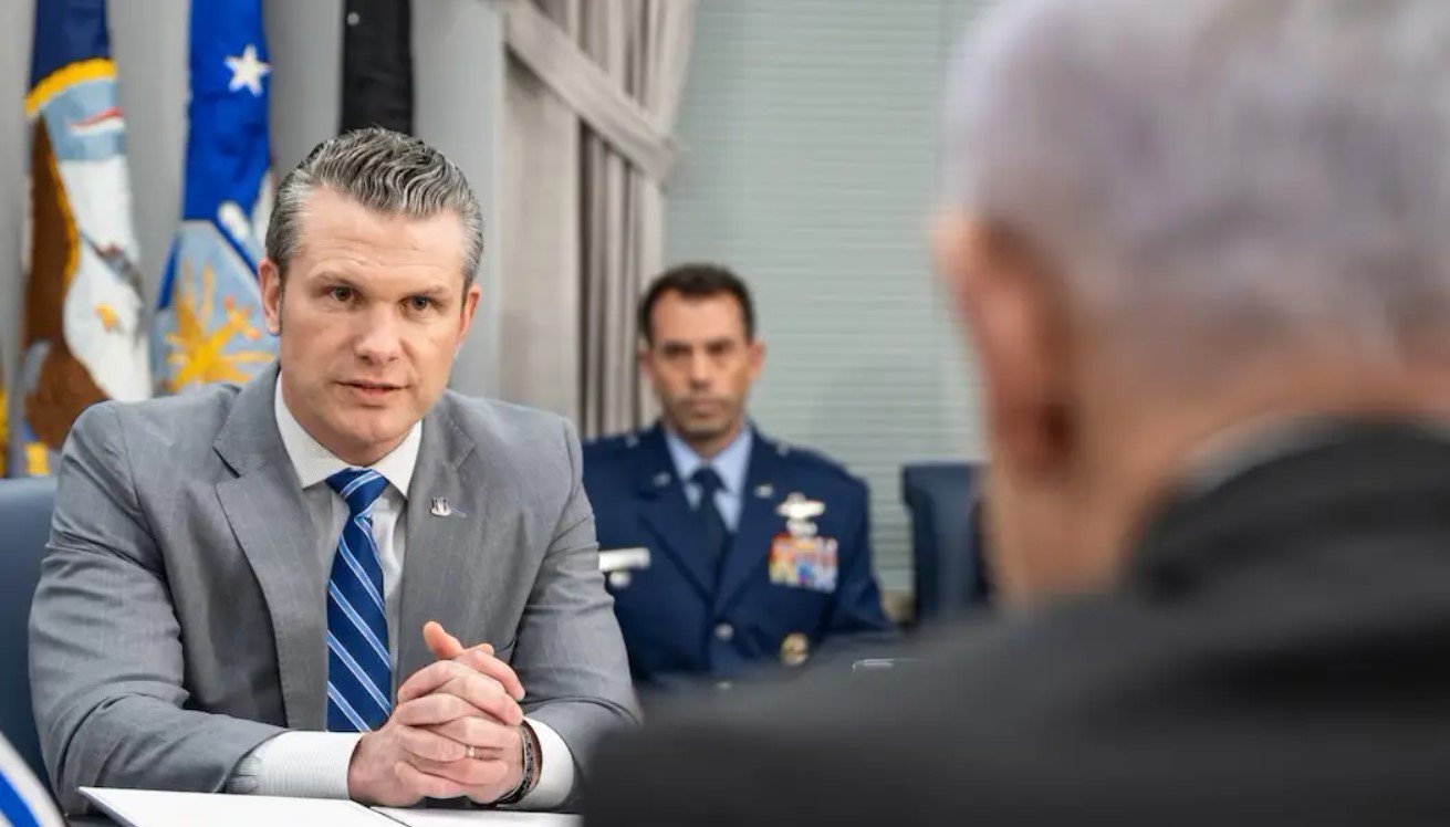 Вслед за генпрокурором: глава Пентагона требует у начальника штаба Сухопутных войск США немедленно уходить в отставку