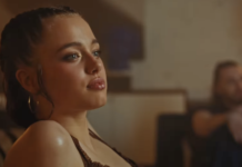 19-летняя дочь Анджелины Джоли и Брэда Питта поразила сходством с мамой (видео)