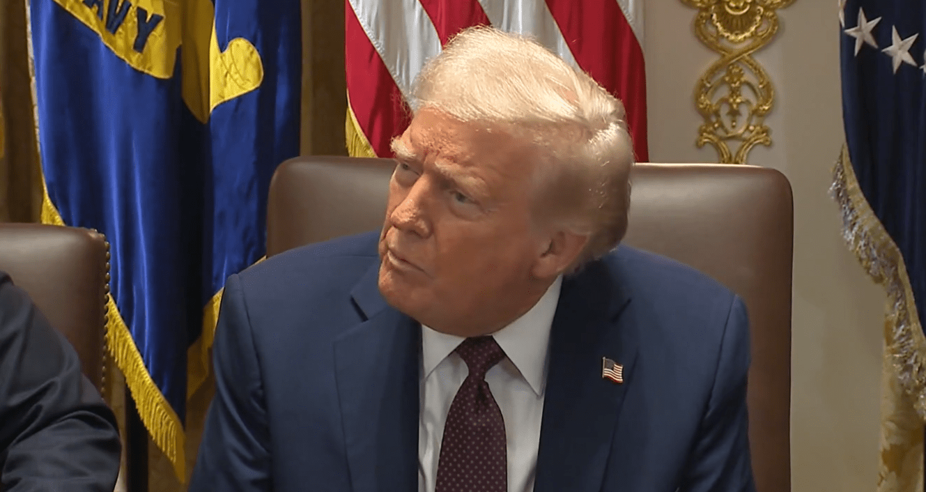 США начали блокаду Ормузского пролива: Трамп заявил об уничтожении иранского флота