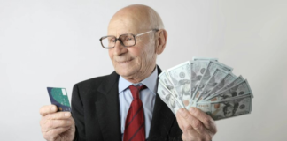 Блокировка пенсий, очереди в ПФУ и 400 тысяч беглецов: что с выплатами переселенцам