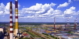 Ленинградскую область РФ массированно атаковали дроны: под атакой мог оказаться крупный НПЗ, поднялся пожар