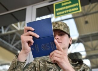 Правительство отменило ограничения на выезд для части женщин-чиновниц: кто может пересекать границу