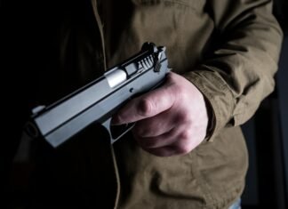 В Киеве водитель устроил стрельбу из-за конфликта на дороге: полиция выясняет все обстоятельства (фото)
